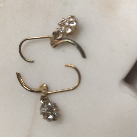 Elegant 18 kt gp Gold Rhinestone Flower drop Earrings - Picture 10 of 10